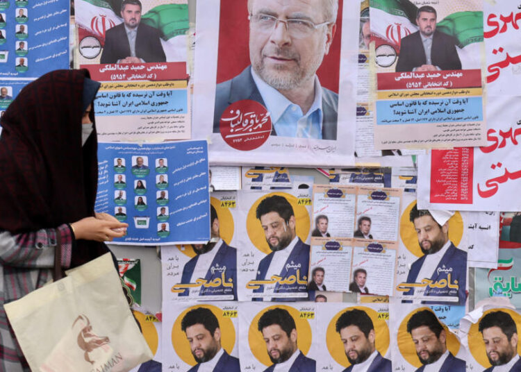 تتجه إيران إلى صناديق الاقتراع، والمتشددون يستعدون لإحكام قبضتهم على السلطة