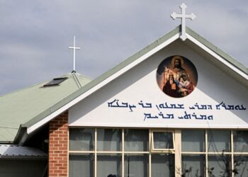 القبض على سبعة مراهقين بعد أن شكلوا "خطرًا غير مقبول" بعد حادث طعن كنيسة في سيدني |  اخبار العالم
