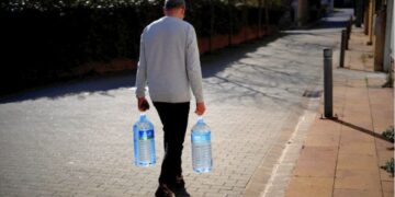 قد يواجه السياح قيودًا على المياه في إسبانيا بسبب "حالة الطوارئ للجفاف"