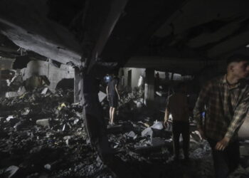 🔴مباشر: إسرائيل تشن ضربات قاتلة على رفح